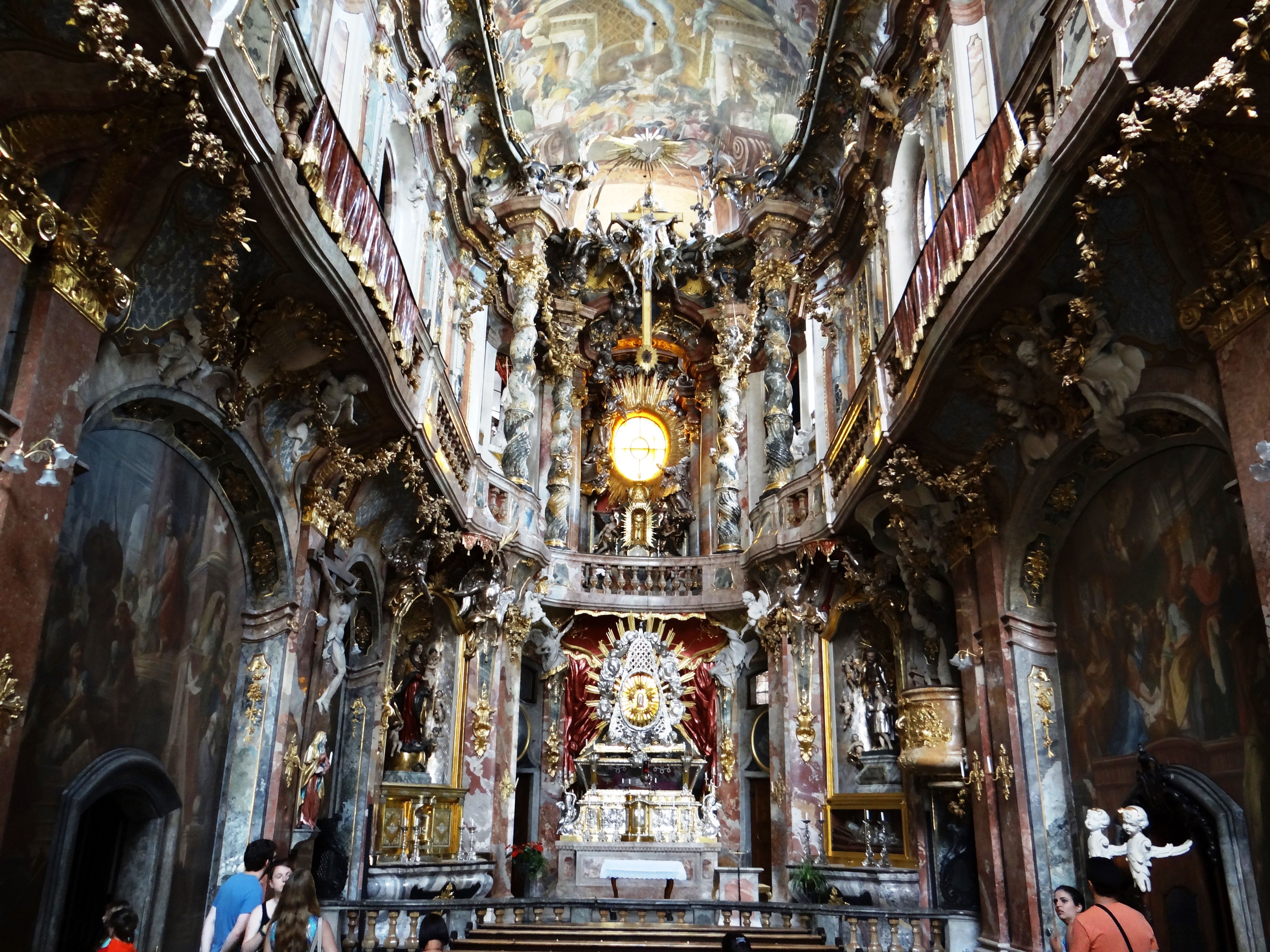 Interior rococó de la "Amankirche", el nombre popular de la Iglesia de San Juan Nepomuceno