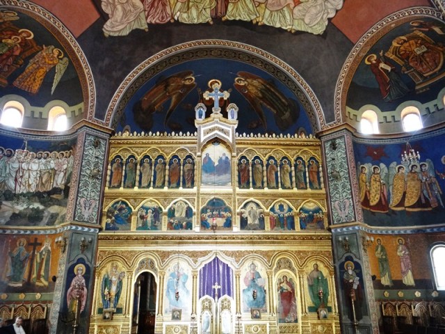 Vista del iconostasio de la Catedral Ortodoxa de Sibiu