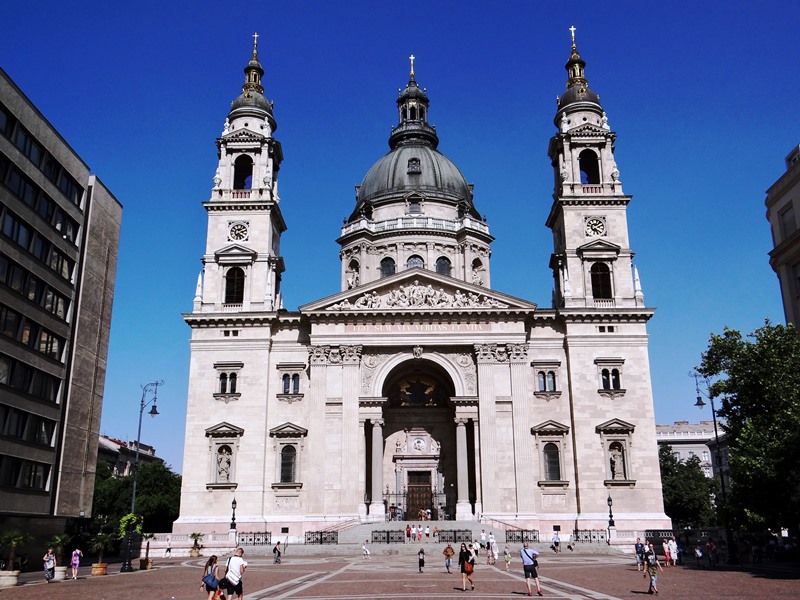 Szent István Bazilika (Basílica de San Esteban), Catedral de la ciudad