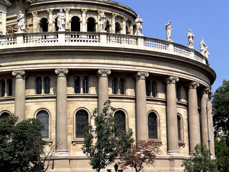 Detalle de la vista posterior de la Szent István Bazilika