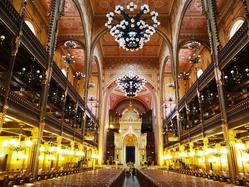 Vista del maravilloso interior de la Gran Sinagoga de Budapest