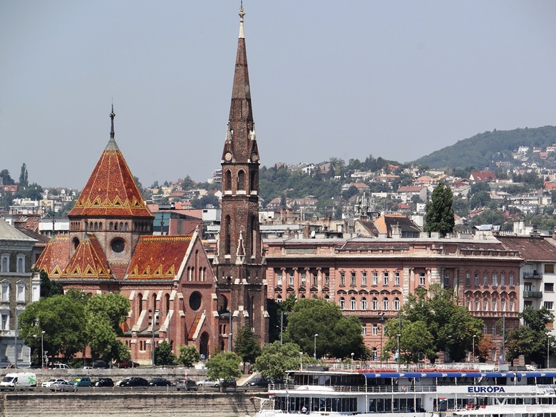 Panorámica con Iglesia Luterana , en el barrio llamado Víziváros
