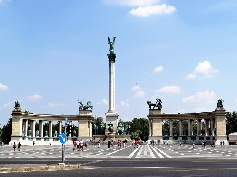 Plaza de Los Héroes de Budapest, declarada Patrimonio de la Humanidad por la UNESCO