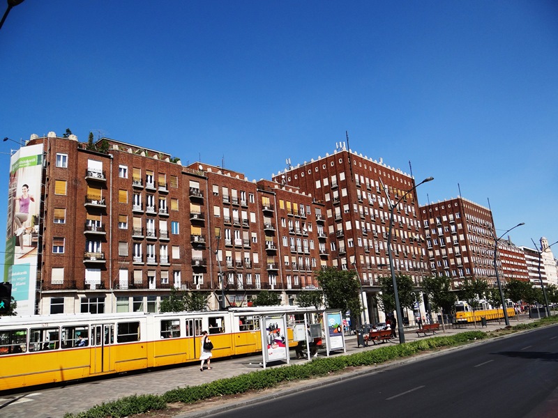 Un importante edificio de apartamentos en el centro de Pest