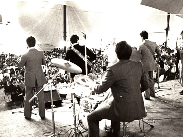 Pueblo de Dios, tocando en Lima, Perú (1984)