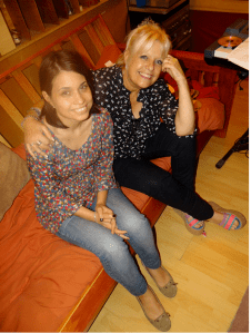 Nora de Allende junto a su hija Melina durante la grabación