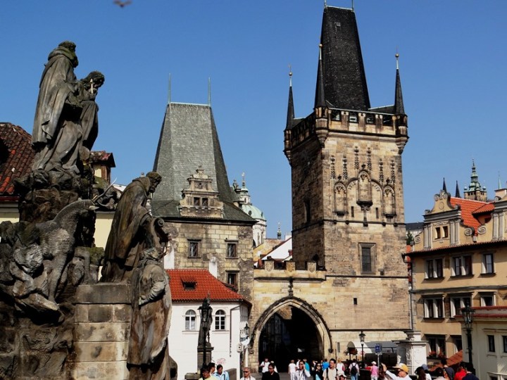 Entrada a Mala Strana desde el Puente de Carlos, en República Checa