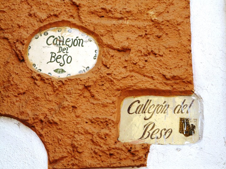Guanajuato, León, México, Callejon del Beso 02