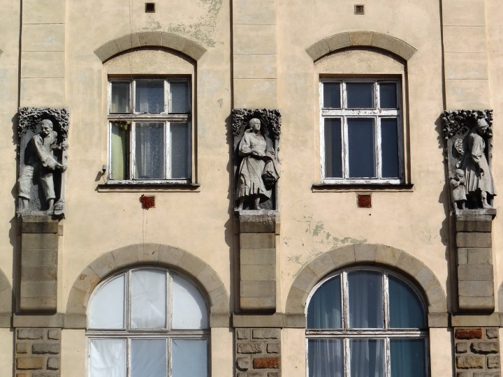 Alrededores Palacio de las Artes de Cracovia 08