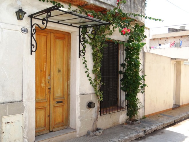 La que es quizás la fachada más bonita del pasaje Trieste se encuentra en la media cuadra final.