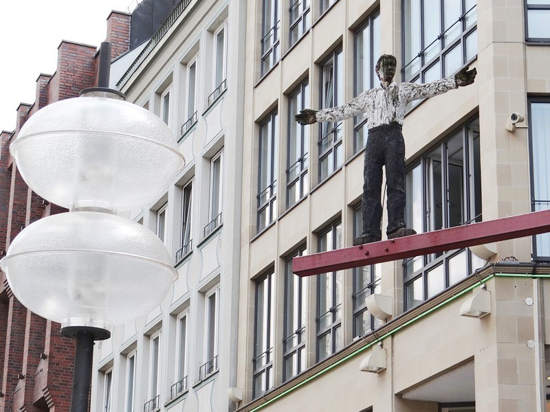 Hombre con los brazos abiertos (Munich) DSC04189