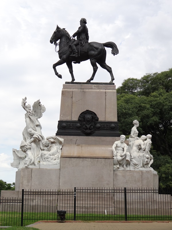 Monumento a Mitre 01 DSC08644