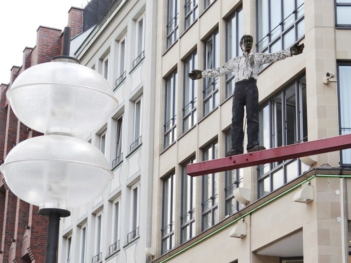 Hombre con los brazos abiertos (Munich) DSC04189.JPG